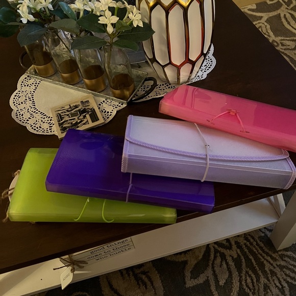 Set of 4 Plastic Document Organizer Wallets Keeper - Picture 6 of 8